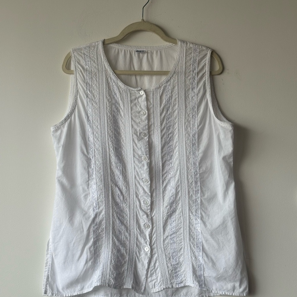 100% Cotton White Sleeveless Button-Up with Lace Size XL